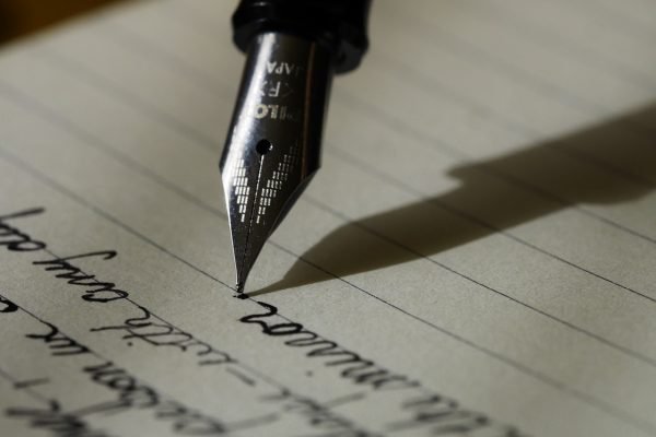 https://pixabay.com/en/writing-write-fountain-pen-ink-1209121/